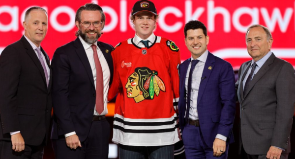 Chicago Blackhawks unterzeichnen Dreijahresvertrag mit Marek Vanacker